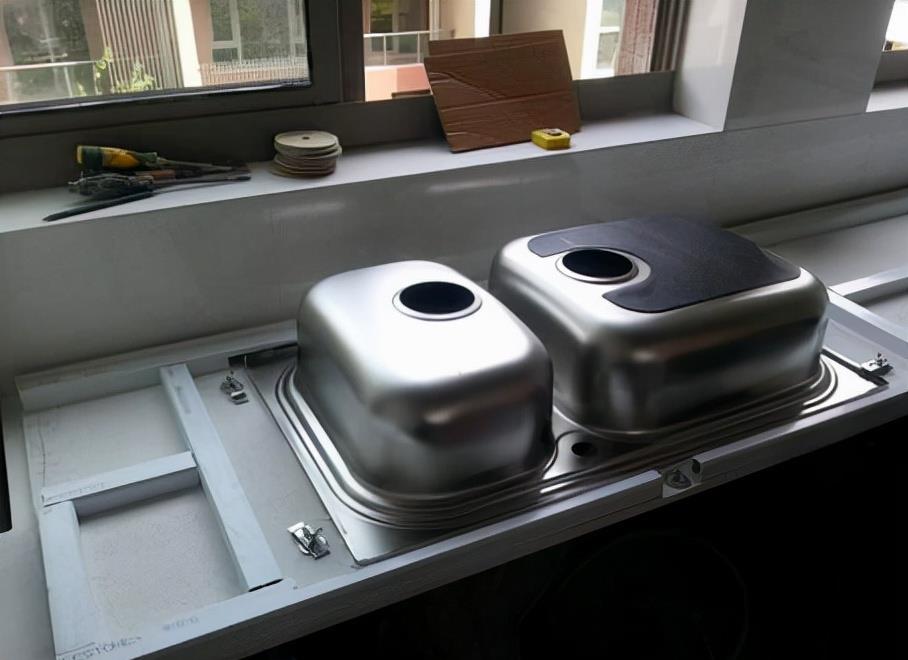 台下盆虽好,安装牢固才是关键,弄清安装步骤,4个要点更要掌握