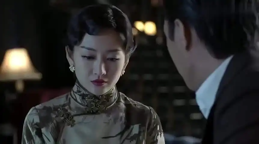 汪曼春|在《伪装者》中，明楼最后毫不犹豫开枪，他真爱过汪曼春吗？