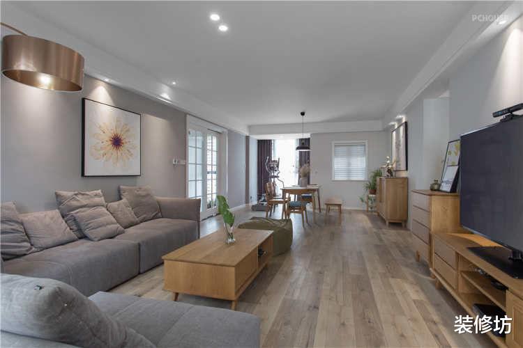 去繁从简,用原木与灰打造140㎡的绅士空间,简洁不奢华