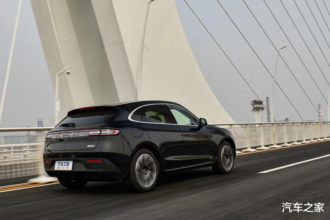 華為|中型SUV，油耗比漢蘭達低，加速比卡宴快，不到28萬就能買！