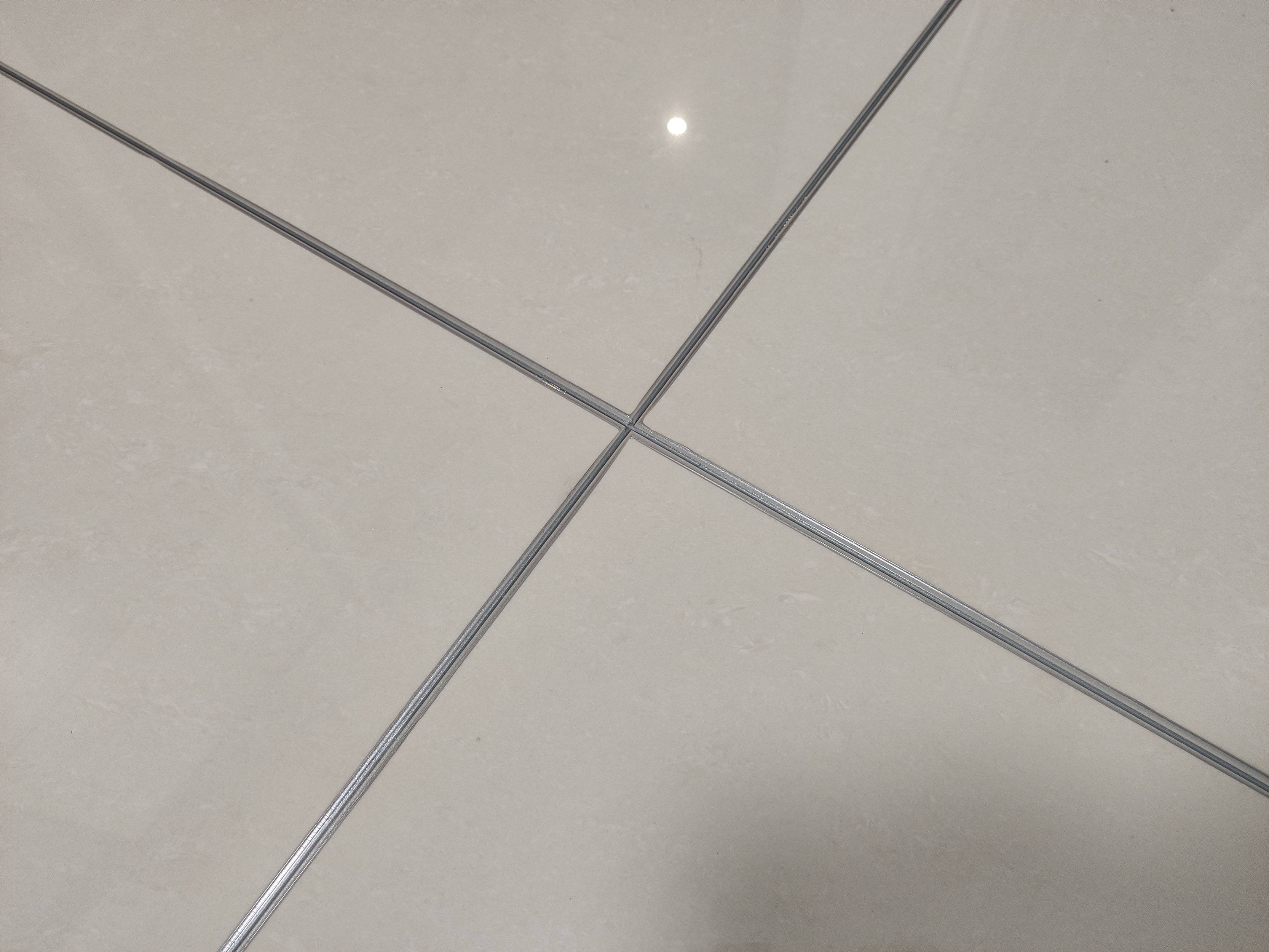 灰色的地板砖,用什么颜色的美缝剂比较好看?