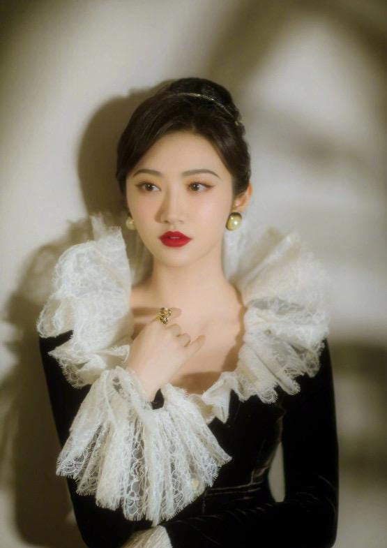 运动 景甜参加《最美表演》,刘海配西装,温婉可人!