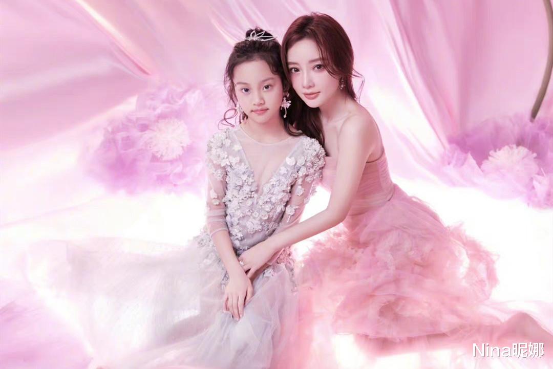 贾云馨|10岁甜馨长开,穿公主裙戴30cm耳环造型美翻,庆生涂红唇形象大变样