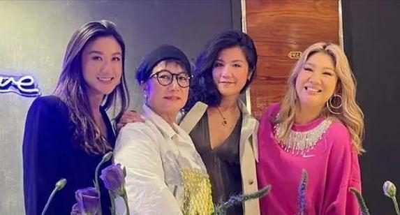 空腹 郑欣宜再获最佳女歌手！与前任复合心情好，自嘲是老土中年女人