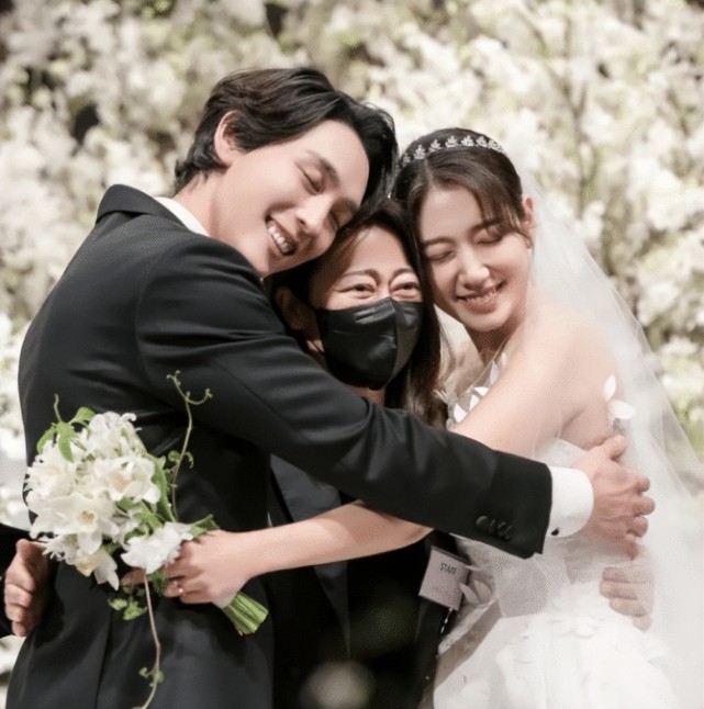 朴信惠|朴信惠官宣一胎得子，丈夫崔泰俊在旁守护，发声明报喜：母子平安