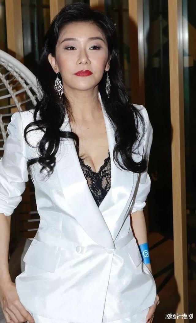 关宝慧|难忘！TVB知名女星大谈过往演女同志经历，与对手湿吻直言很尴尬
