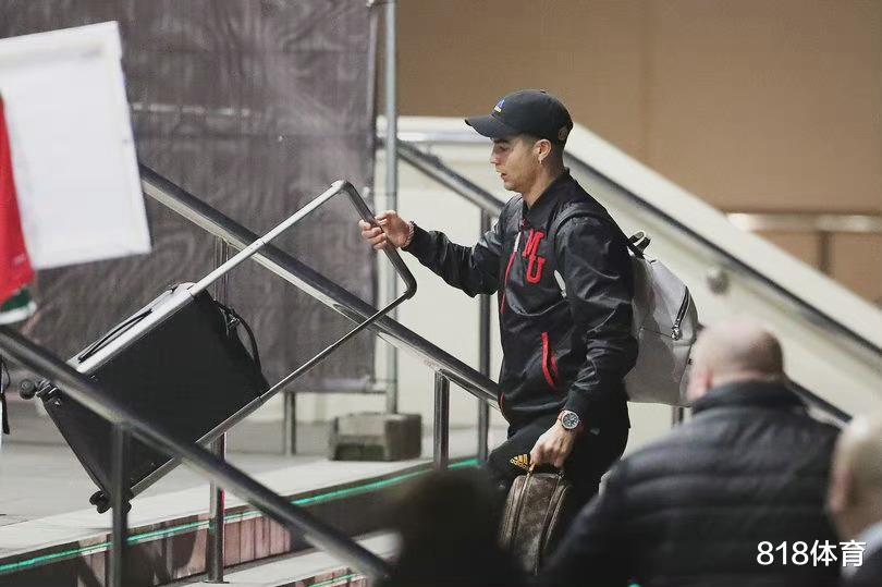 C罗|气坏了! C罗得知曼市德比不会首发, 直接乘私人飞机回葡萄牙\养伤\