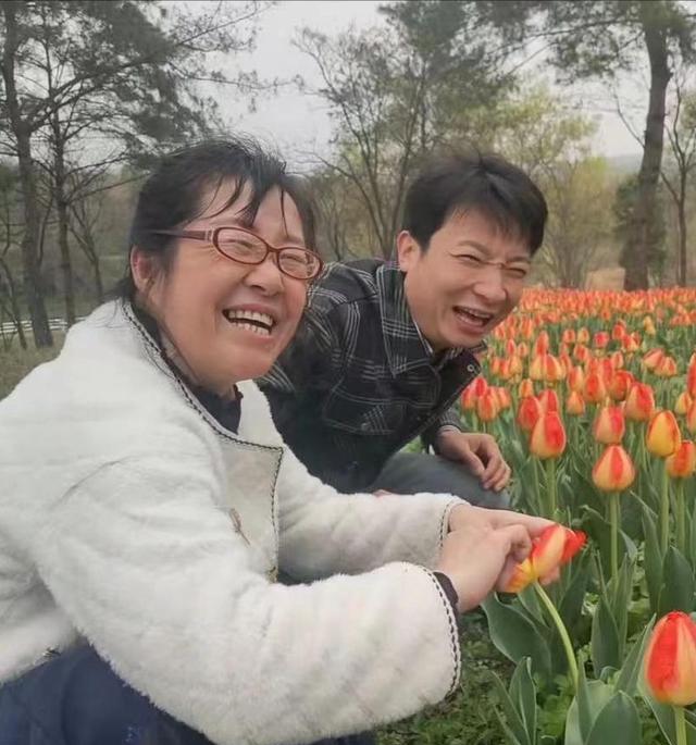 余秀华|拍婚纱照,跟小男友爬山背着走5小时,余秀华浅谈爱情:遇见晚了