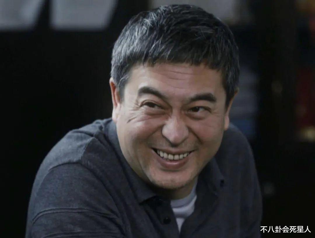 张嘉益|16位内地中老年男星现状,走路直不起腰,头发花白,秃头发福