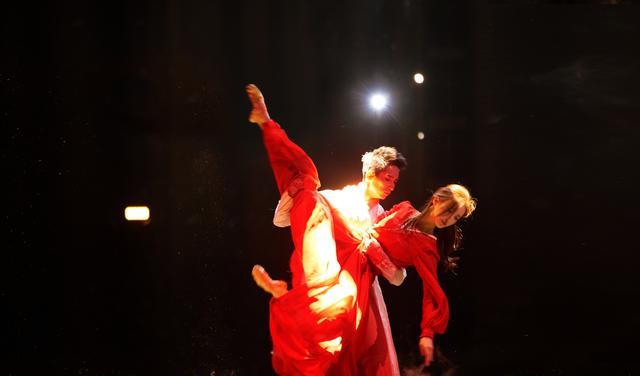 金晨|一场美到让你潸然泪下的视觉盛宴，称它为神仙舞台不为过吧！