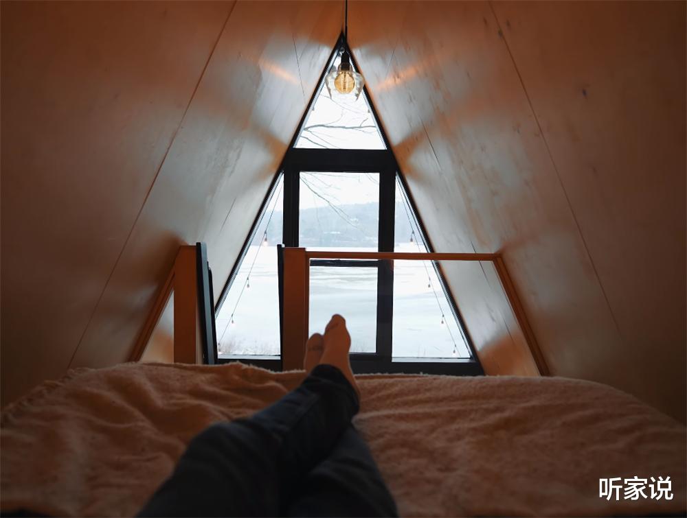 夫妻俩在郊外建23㎡蜗居,空间只有“巴掌大”,住起来却超爽