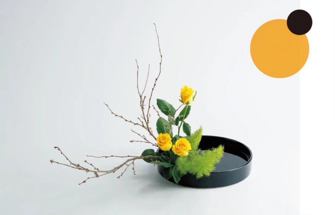 “插花”和“服装陈列”共有的一个规则:三角构图