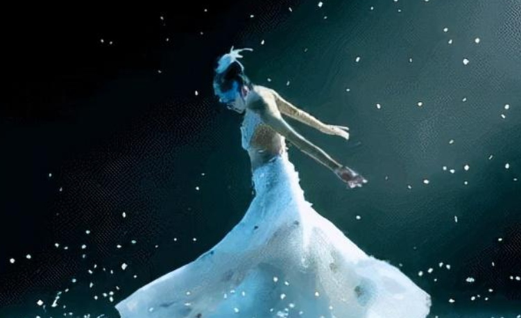 邰丽华|千手观音邰丽华：春晚爆红后拒绝富豪，甘心下嫁穷小子，现状如何？