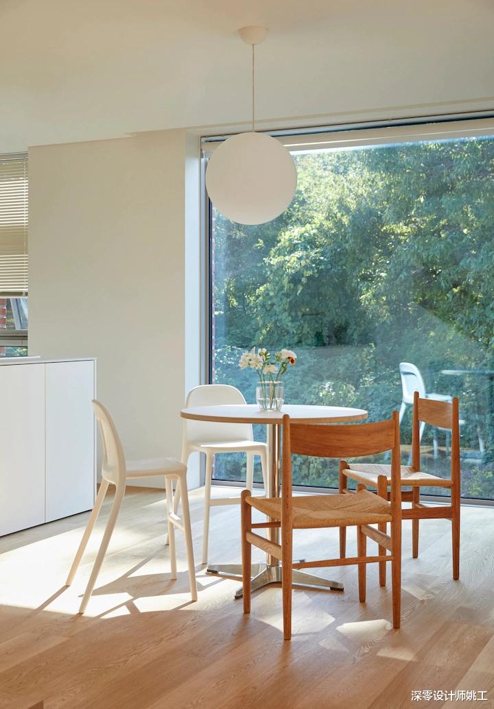 韩国180㎡复式住着一家6口,极简白搭配原木,平淡中又不乏淡雅之感