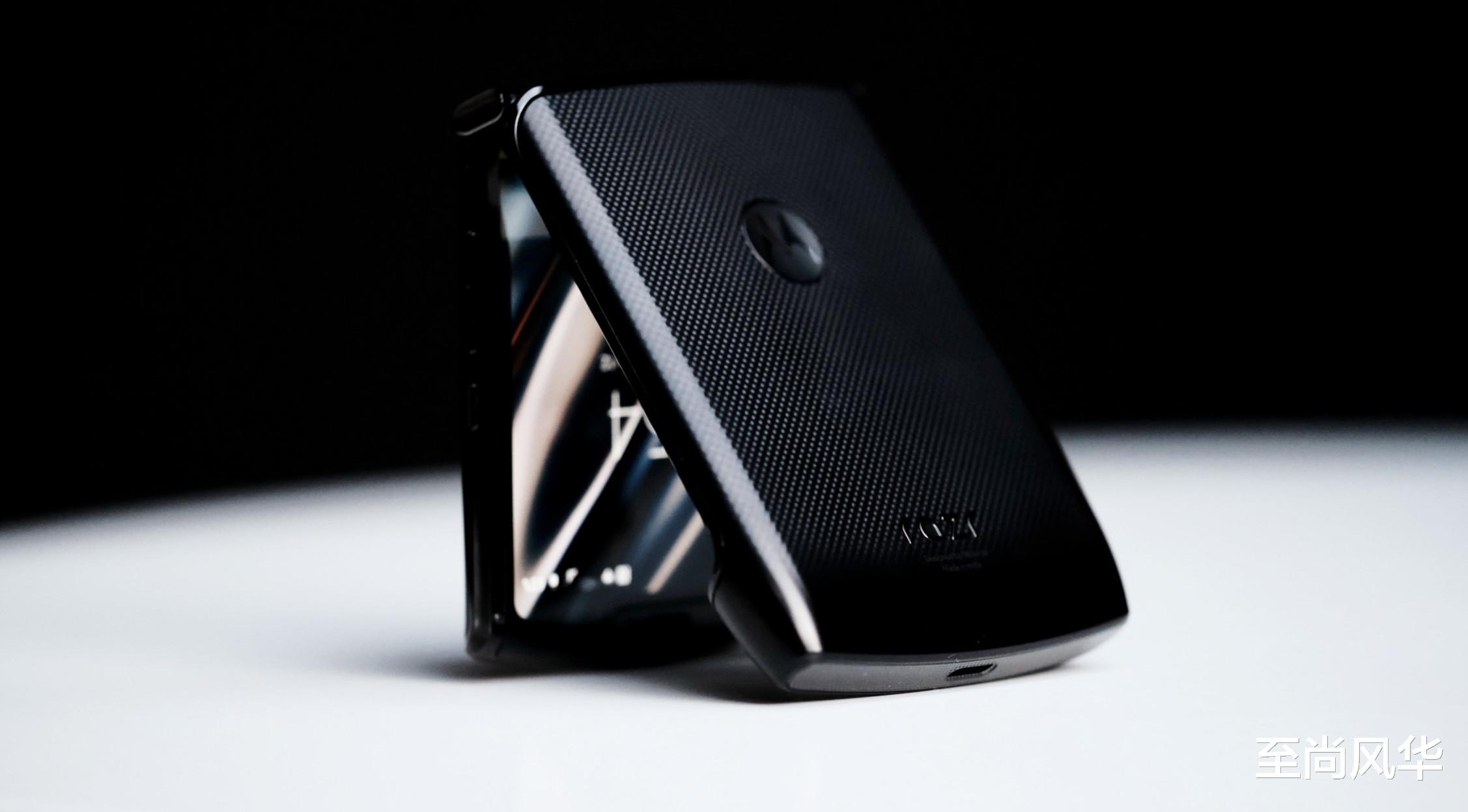 摩托罗拉Razr 2022款折叠屏手机将要发布，搭载高通骁龙8+芯片