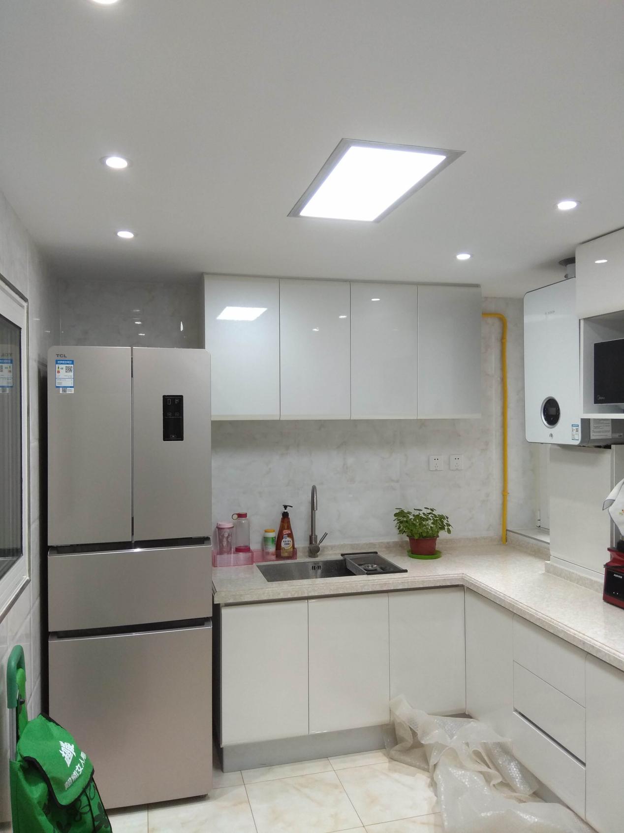 厨房墙面该选什么材料?灯该怎么选?