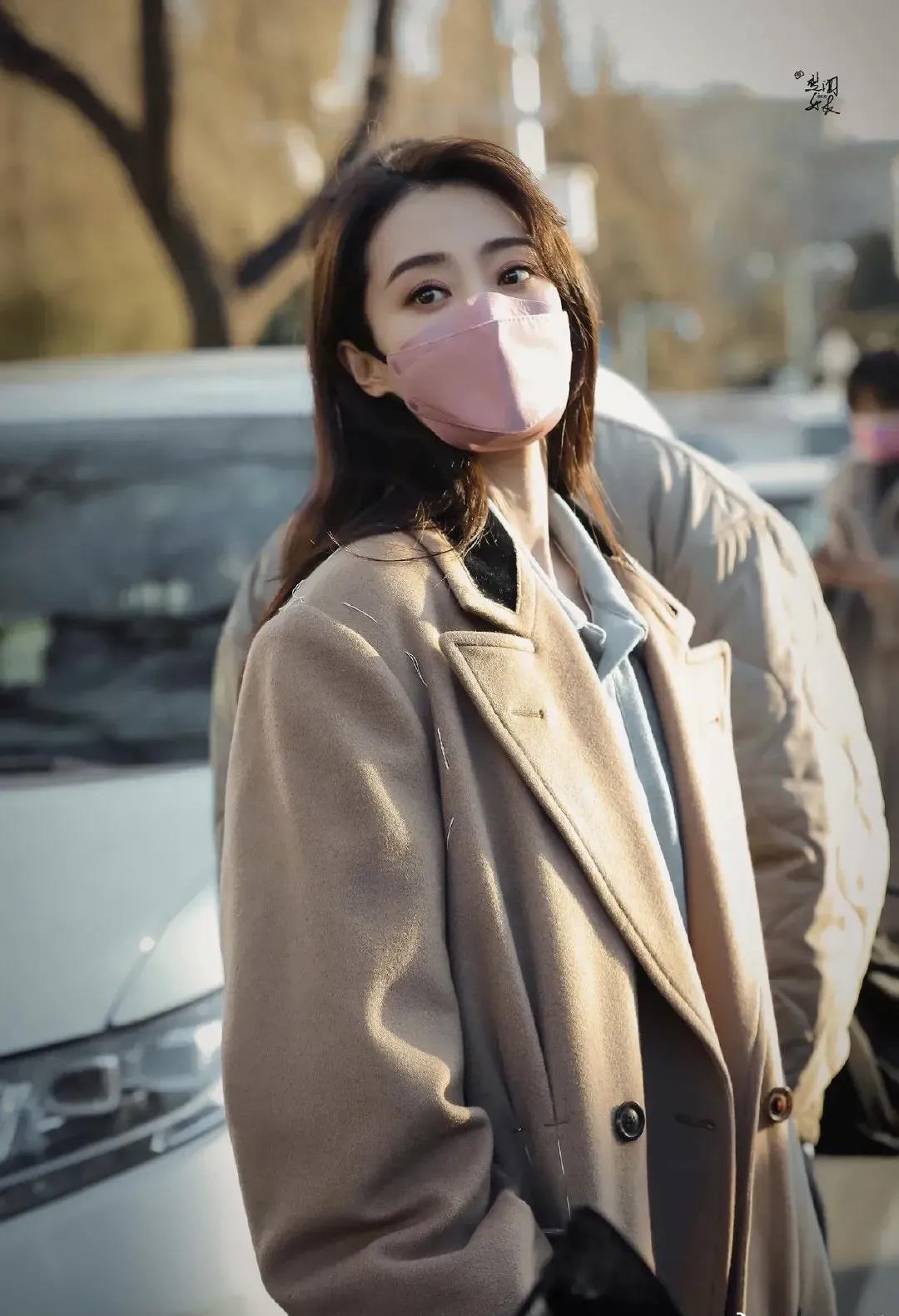 明星|春晚演出名单陆续曝光，明星录春晚穿搭之奢侈篇