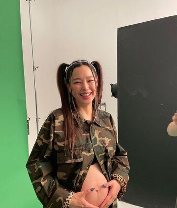 李荷妮|李荷妮产下女儿！公司报喜「母女均安」：请祝福她和新生儿