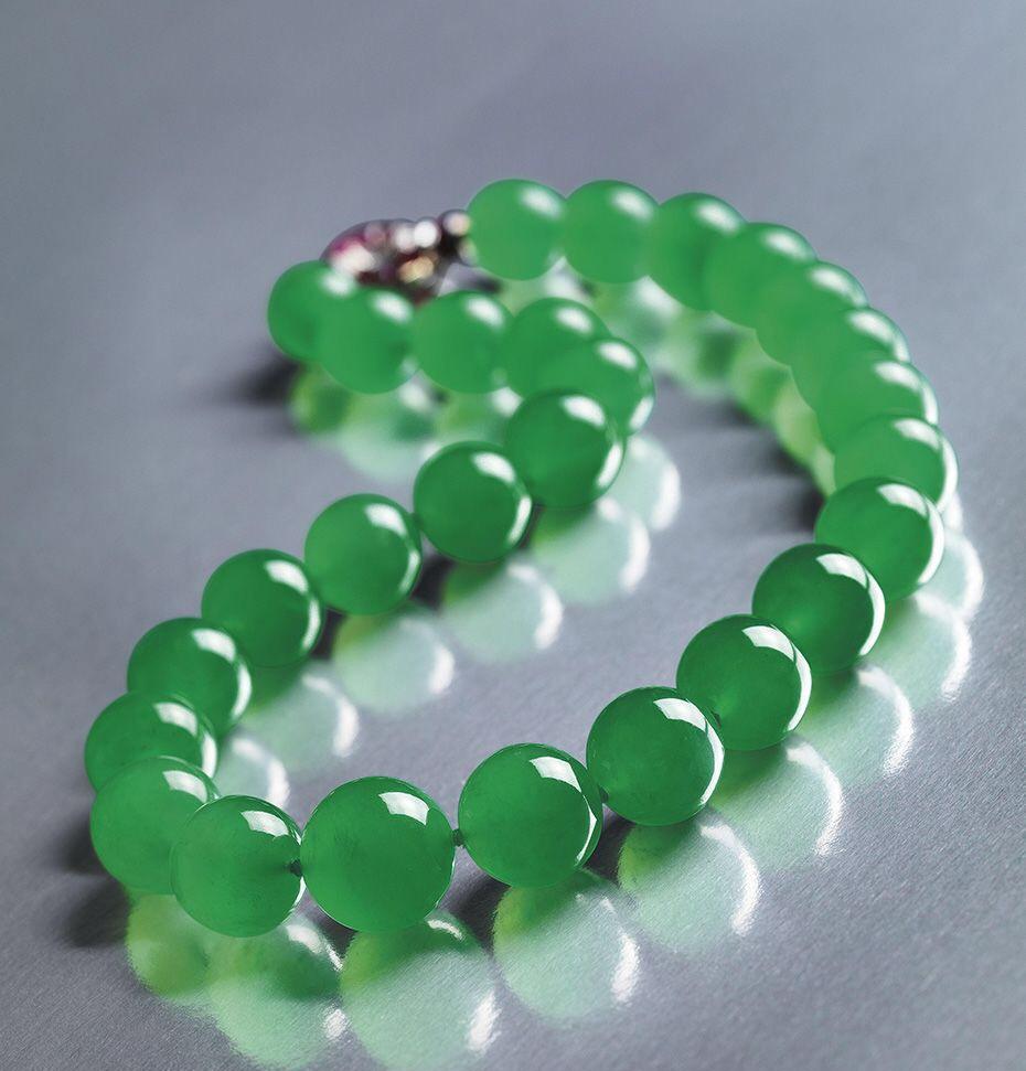 翡翠手镯|富婆们的特殊偏好：为啥都对这件东西情有独钟？