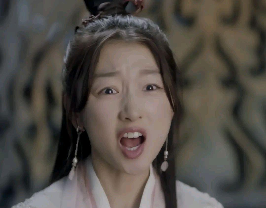 周冬雨|三金影后影后周冬雨近两年演技也开始走下坡路,表情难以理解