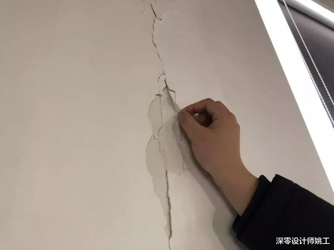 墙体渗水返潮，都能导致墙皮脱落，找出原因根据这4个方法对症下药