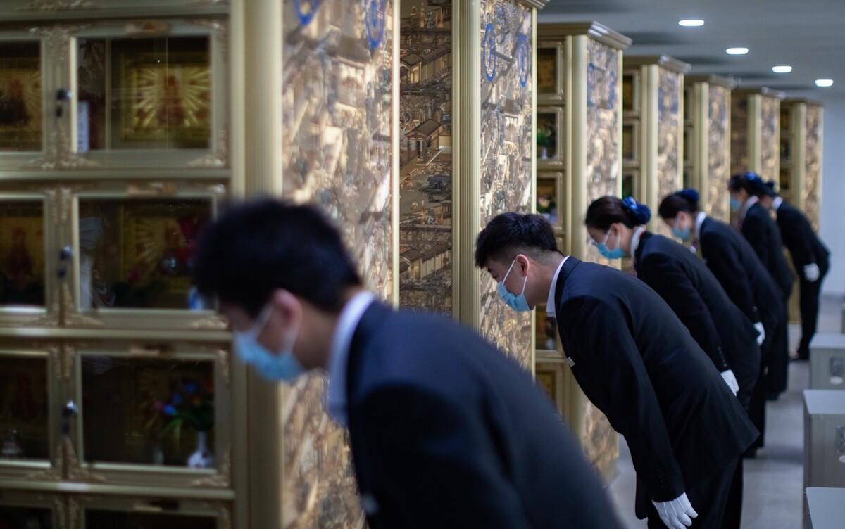 化工业|殡仪馆招保安、驾驶员、火化工，需要排夜班，看看报名条件难吗？