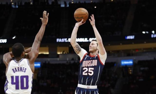 国王队|NBA！火箭队117-122国王队！格林得分创新高！格林马修斯联手55分