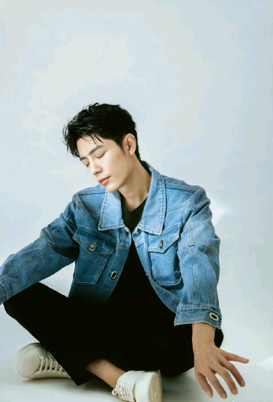 肖战|肖战出道六周年，从没有台词的永宁村小妖，到耀眼的大男主