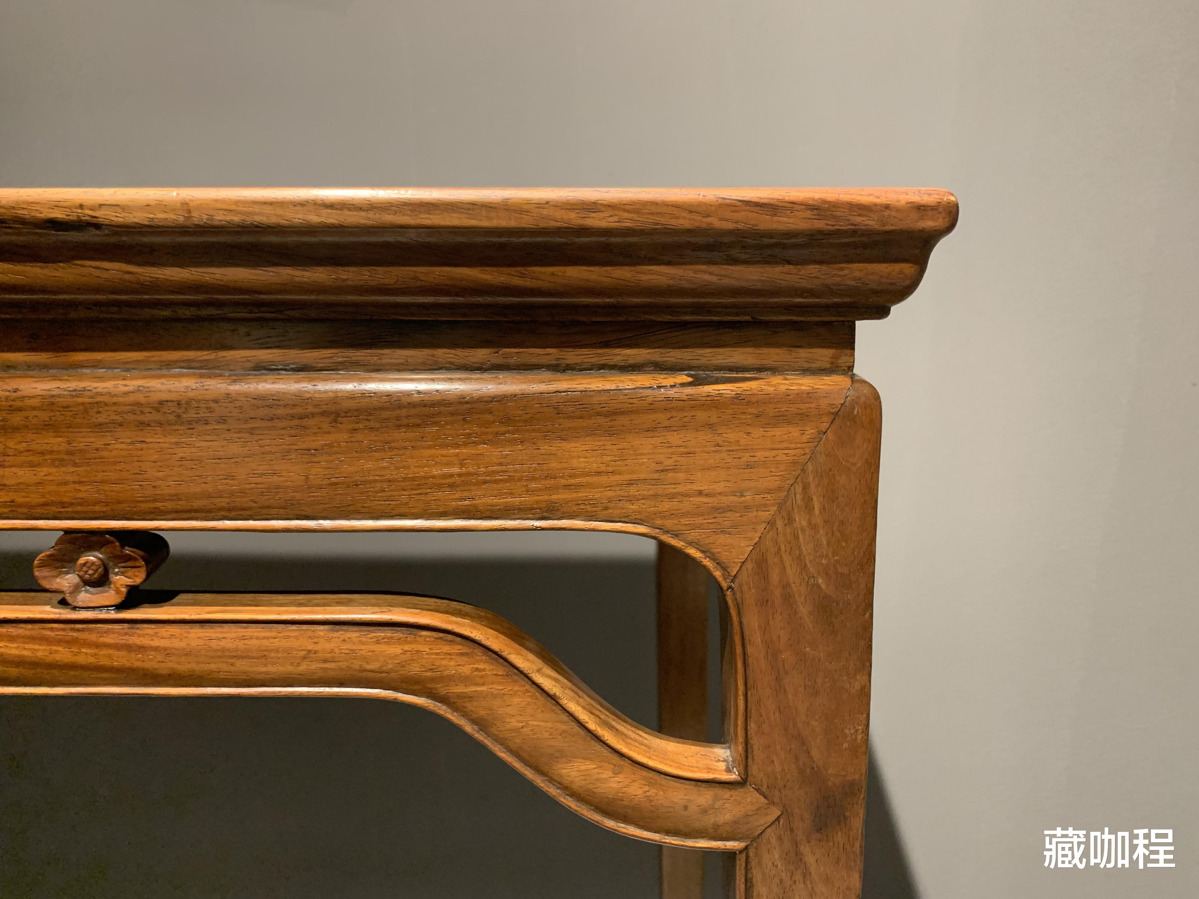 |束腰托腮牙条一木，您可见过假三上黄花梨家具？