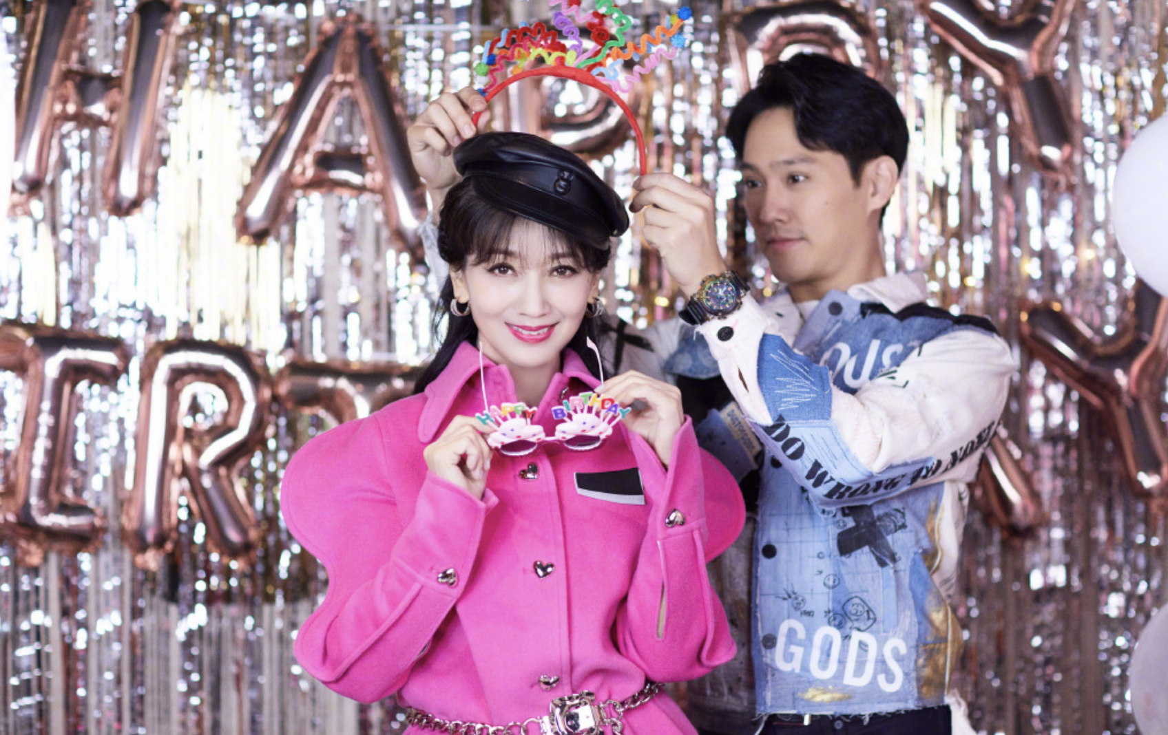 蔡少芬|赵雅芝晒69岁庆生照,被35岁小儿子亲吻脸颊,母子同框像姐弟