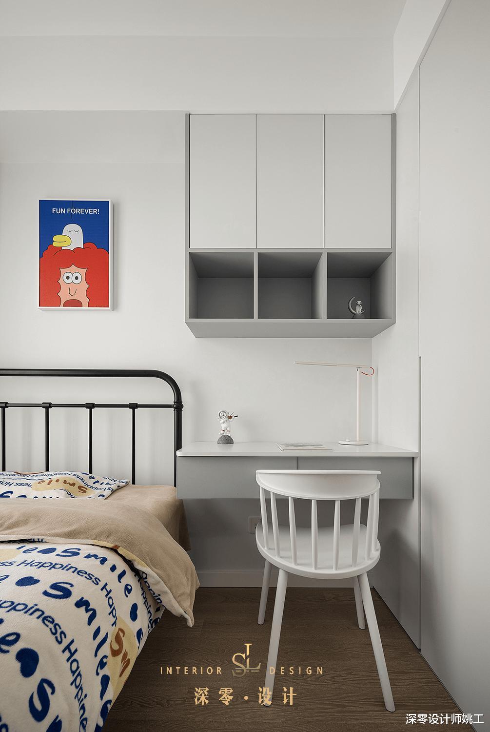 125㎡三代同堂的简约住宅,即使全屋刷灰白墙,也丝毫不失温馨感