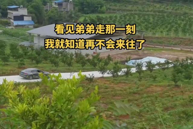 女子远嫁四川8年,娘家人第一次来吃完饭就要走,心里不是滋味