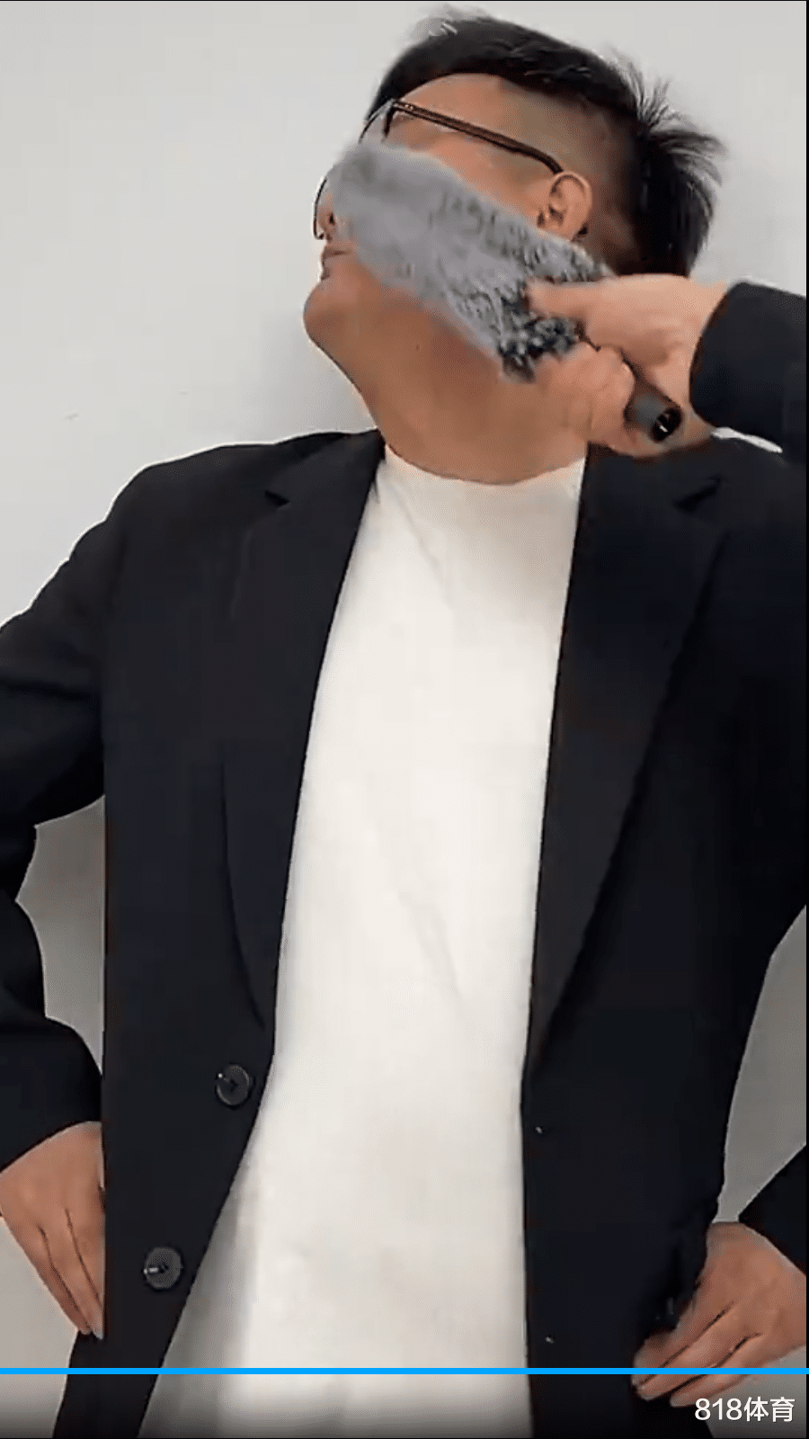 相声|天津相声回呛董路: 你关注过老坛酸菜吗? 每天拿脚踩过吗? 你就是酸菜盲!