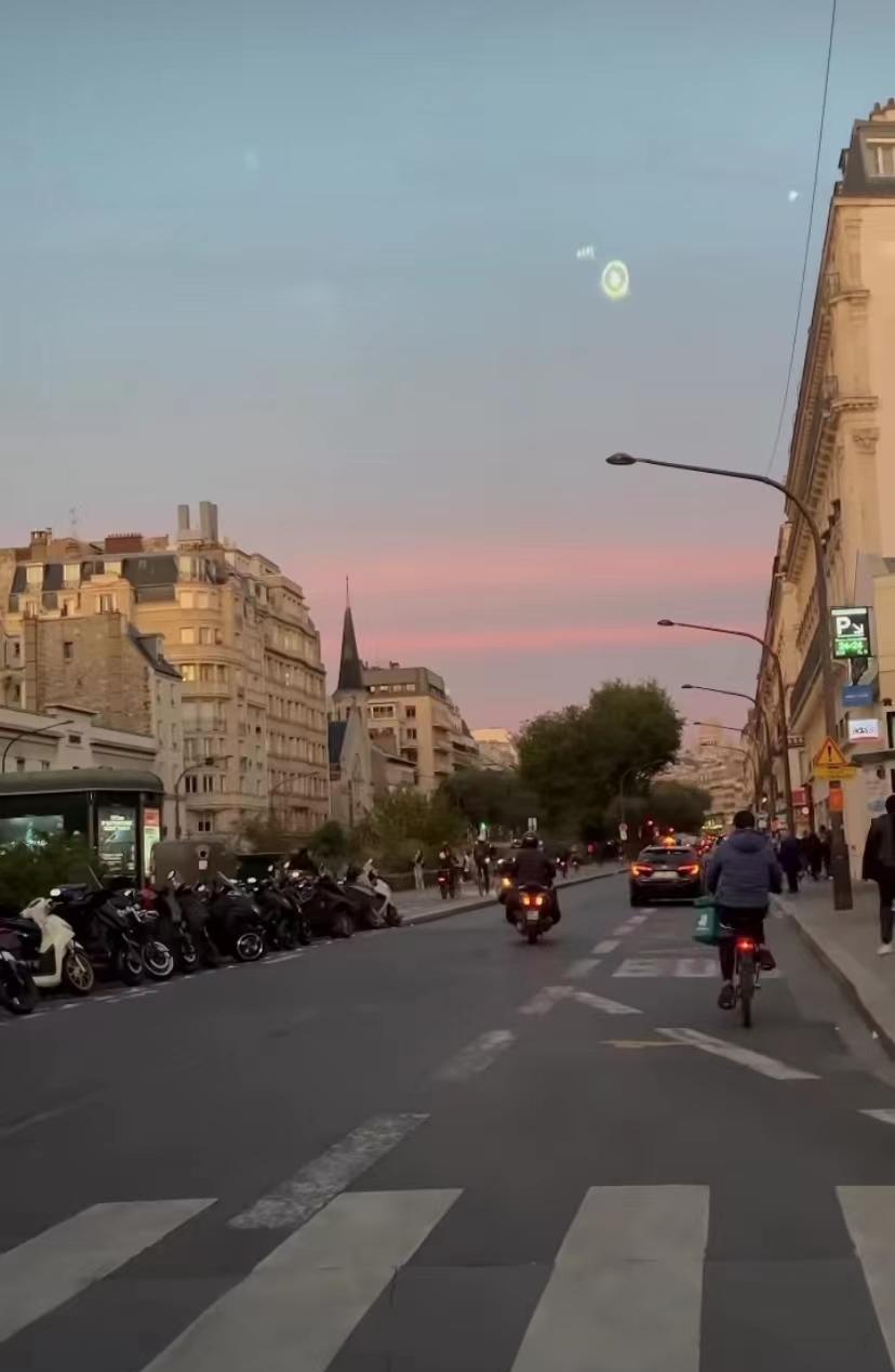 董洁|科勒·卡戴珊迎喜讯，生活太精彩，晒出和富二代合影，他比哈登帅