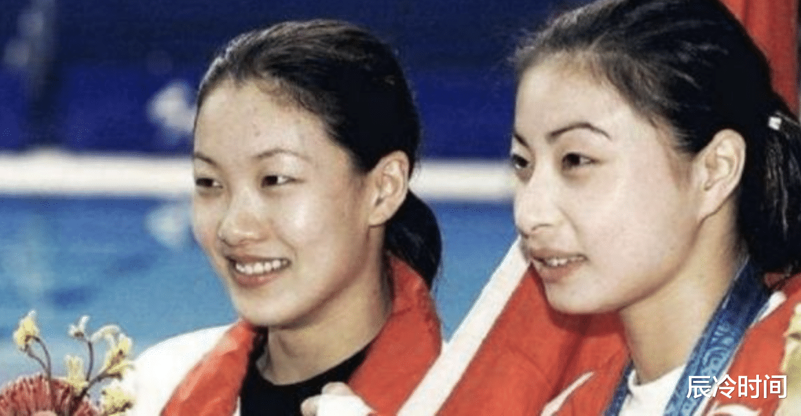 伏明霞|伏明霞：退役后嫁大26歲老公，結婚5年生3娃，70歲丈夫想生第四胎