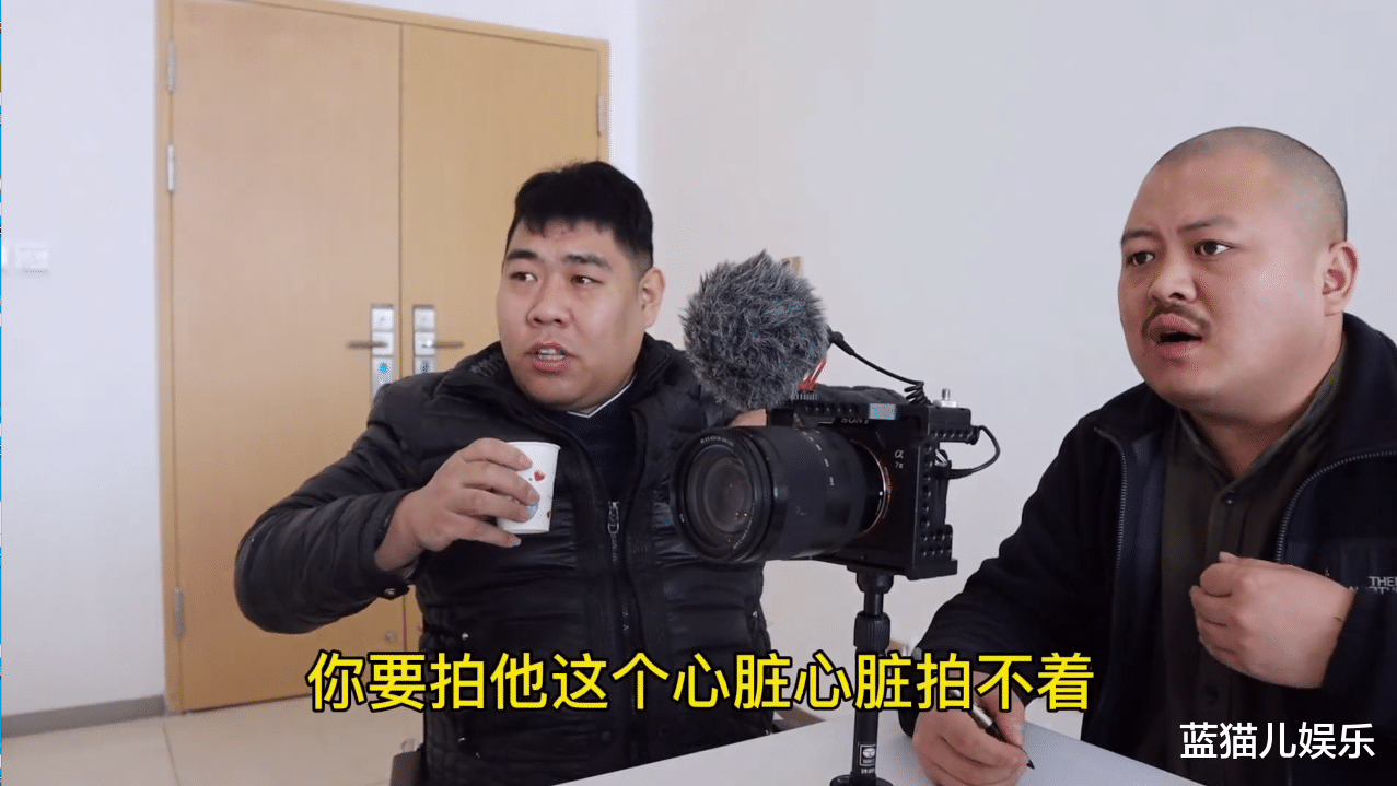 医生 无视医生警告，胖猴仔重操旧业开吃播？网友调侃：能站着做饭了