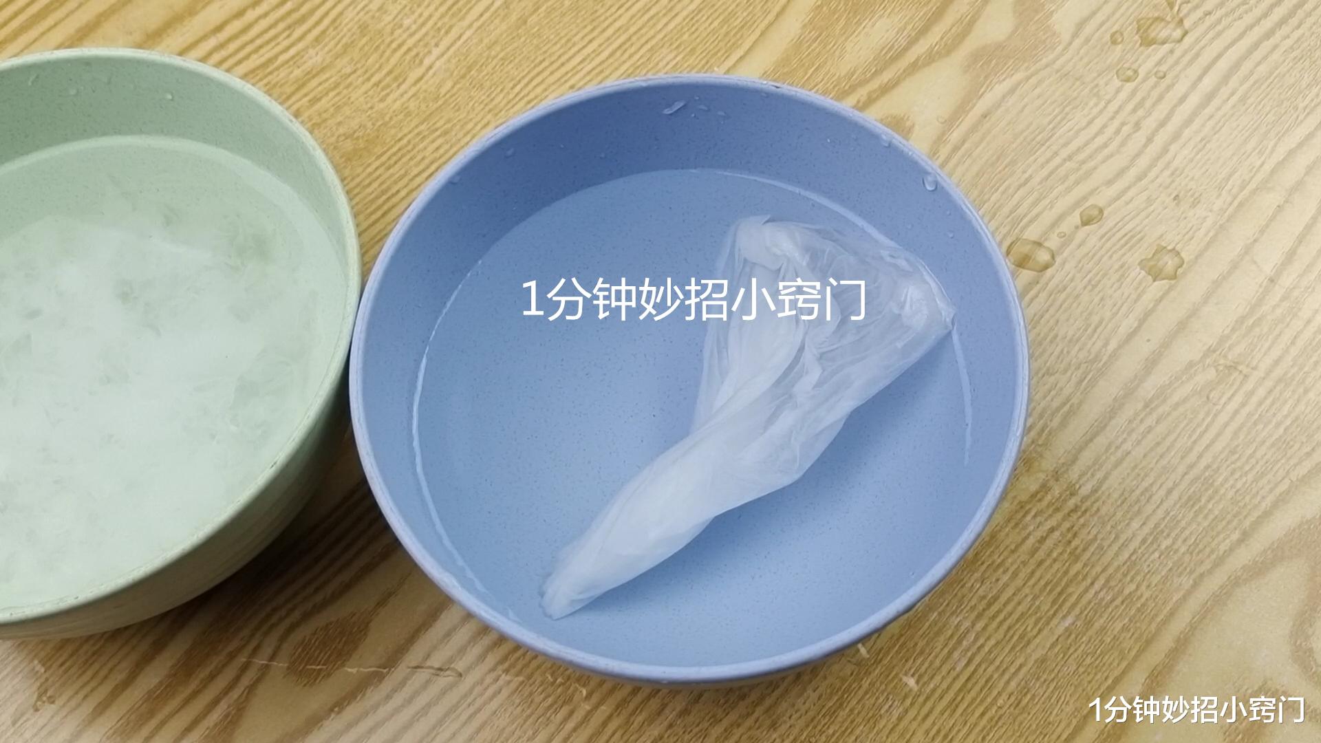 不管马桶怎么堵?教你用双筷子轻松搞定,别白白花上百元请人掏
