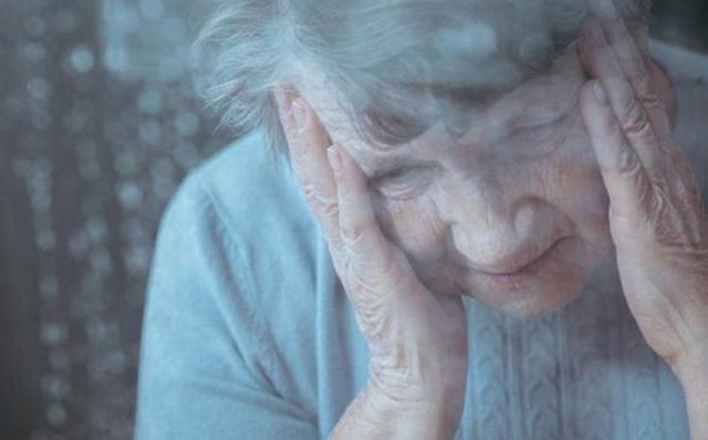 阿尔茨海默病|哈佛研究:睡前的这个坏习惯,或许会让你患老年痴呆的几率翻倍