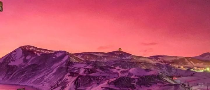 南极出现粉红天空,不是晚霞和极光,却与半年前汤加火山爆发有关
