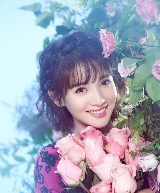 带你参观金晨的豪宅，室内用很多气球布置，装修像极童话里的城堡