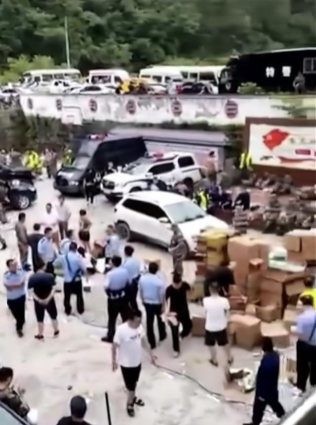 四川重刑案嫌犯已身亡,地点距村委仅百米,其女友丈夫在非洲打工