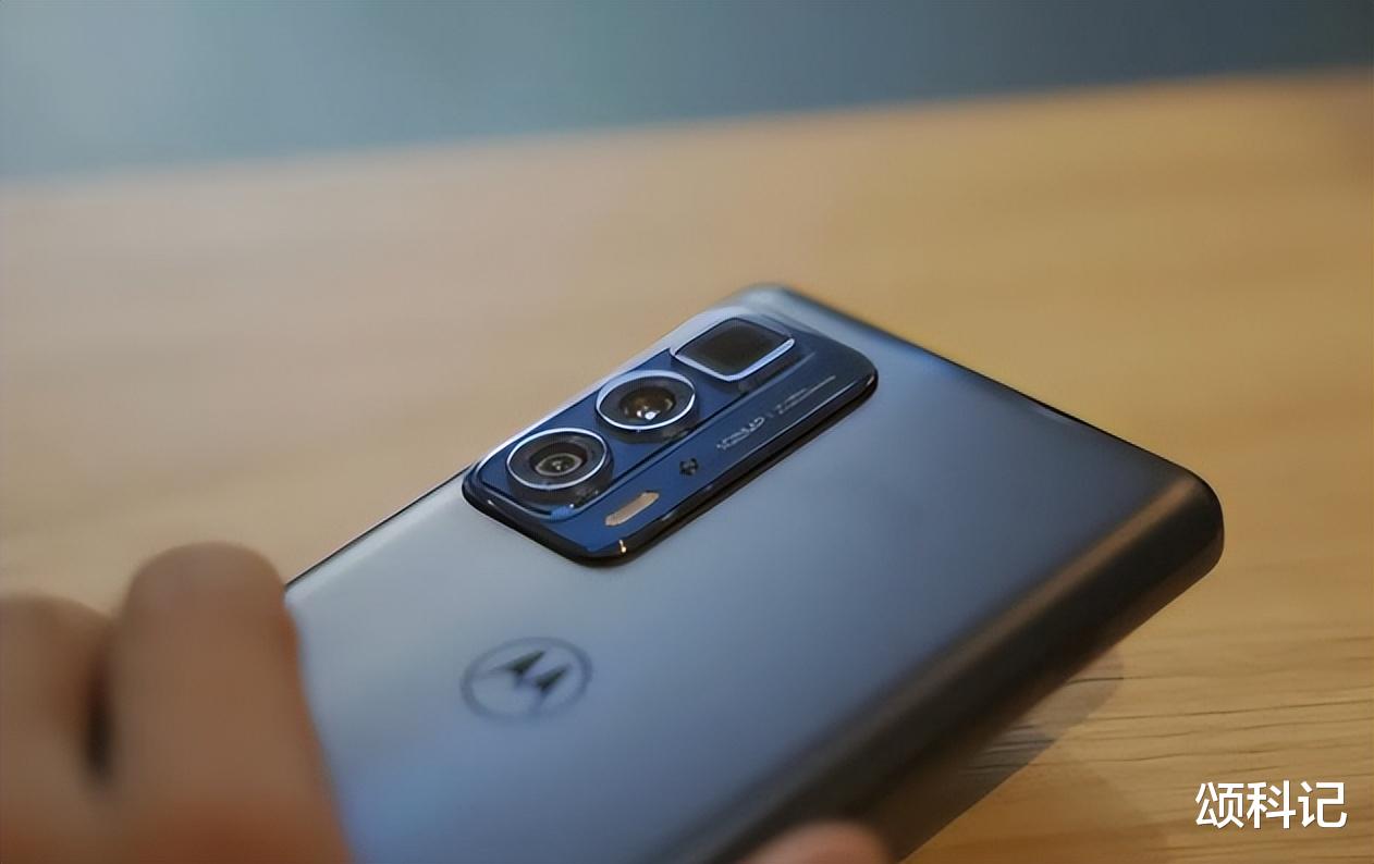 摩托罗拉|从3299降至1979,50倍变焦+12GB+256GB,已沦为千元机