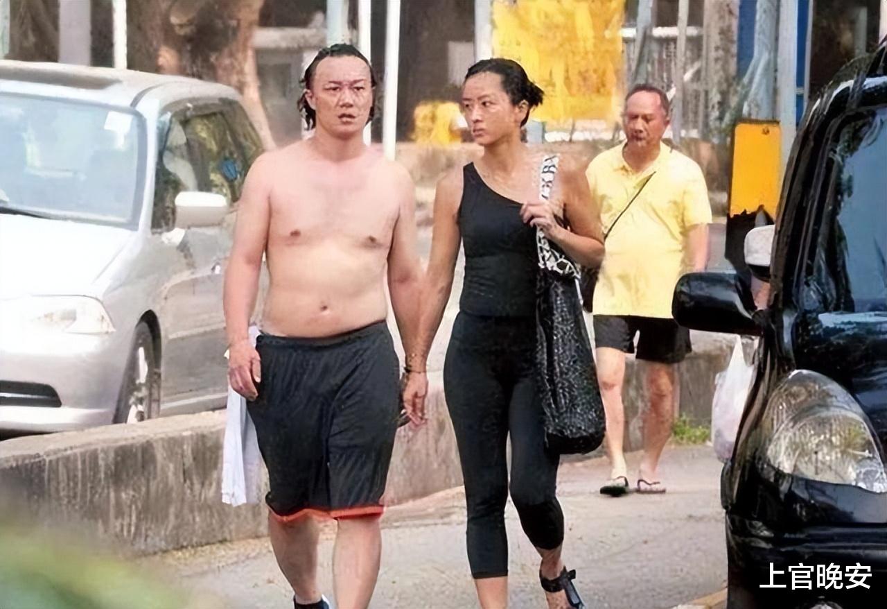 梁家辉|内地明星被捧上天，港星却随便出门溜达，逛地摊、去菜市场