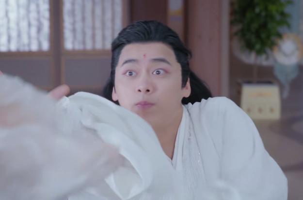 镜双城|镜双城男女主演技一个比一个“木”？陈钰琪再次被嘲演的像盲人