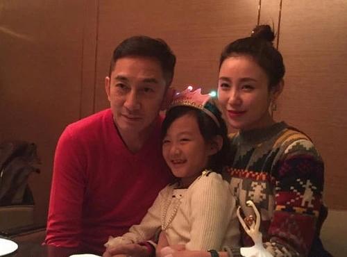 吴启华|著名演员吴启华：曾出演“方唐镜”，两婚两离，独自抚养孩子长大