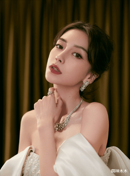 Angelababy|baby离婚后首次公开亮相,登上卫视春晚,事业心强挑战做主持人