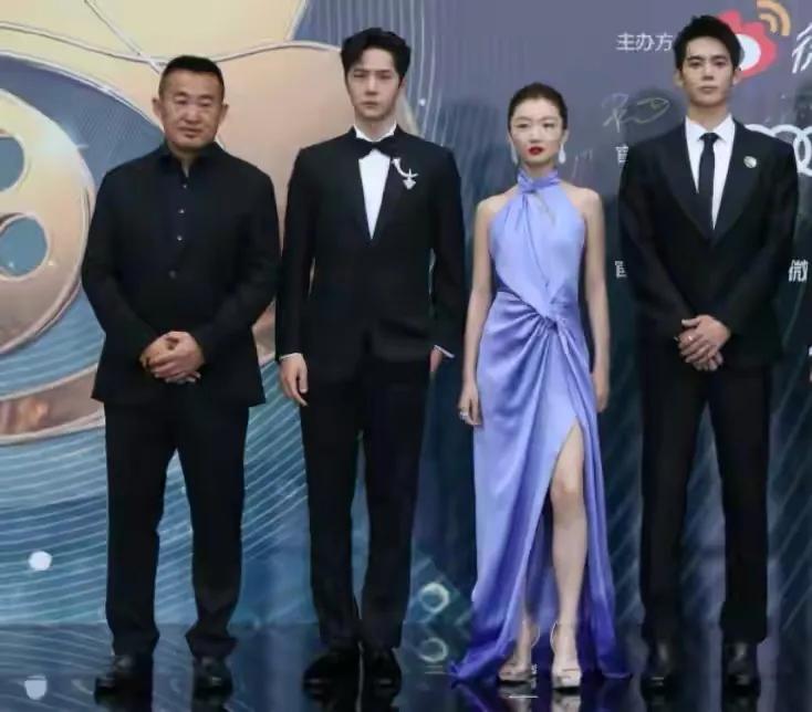 李宇春|红毯:花尽心思百花争艳 却终究被这两个假小子成功突围了