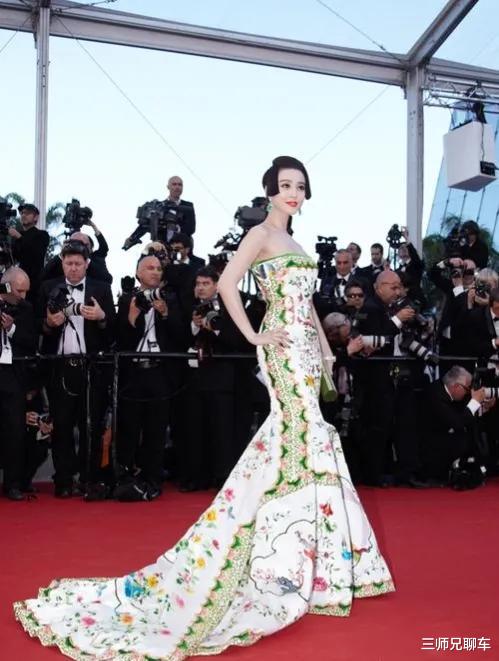 蒋欣|女星上镜“五大三粗”，个个身高超过1米65，蒋欣更是壮到离谱