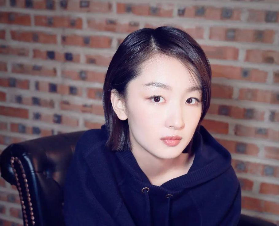 周冬雨|28岁9次拿影后，周冬雨成功的背后，到底经历了什么？