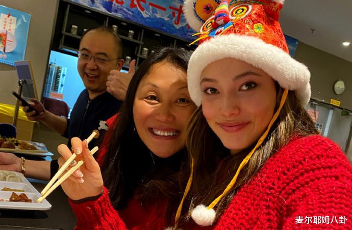 谷爱凌|18岁谷爱凌坐飞机，携全家去美国！写9个字，3天3个活动等她参加